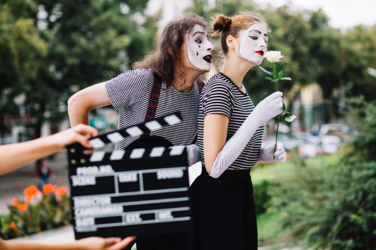 Astuces pour maîtriser l’art du mime comme outil de communication non-verbale ?